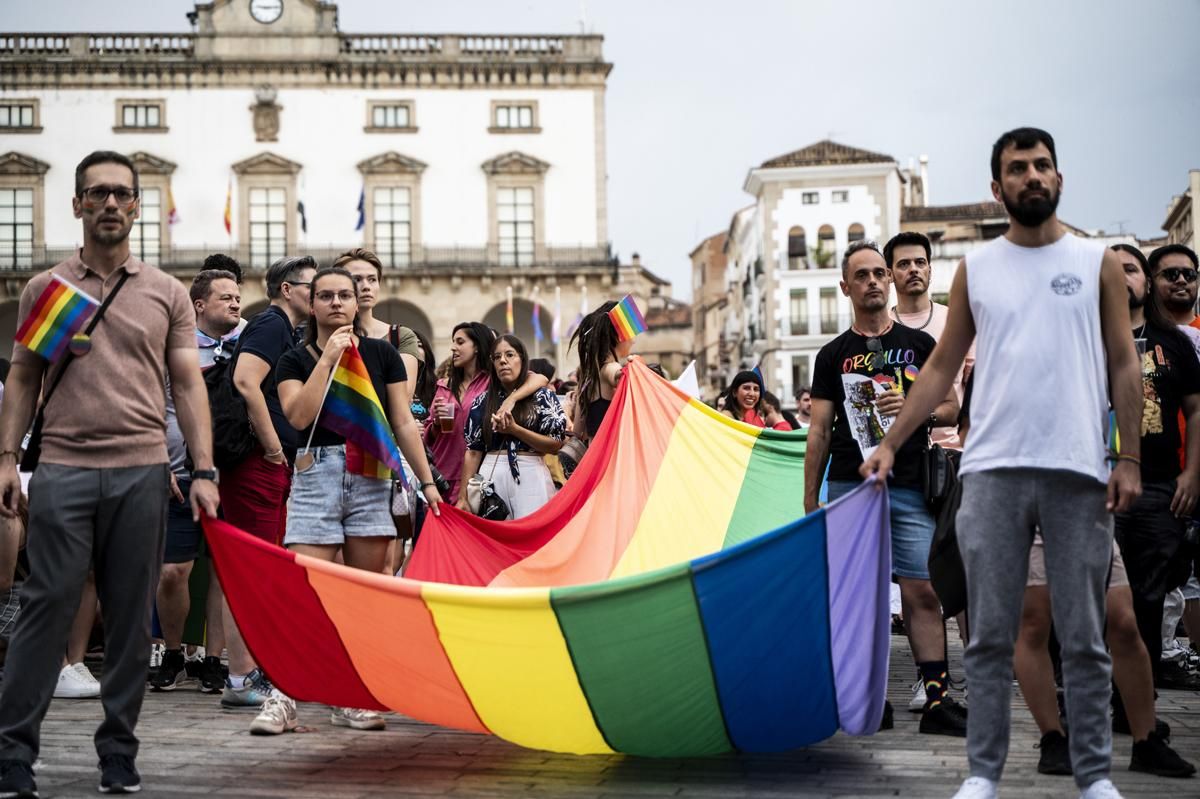 Fotogalería | Así fue la marcha del orgullo en Cáceres