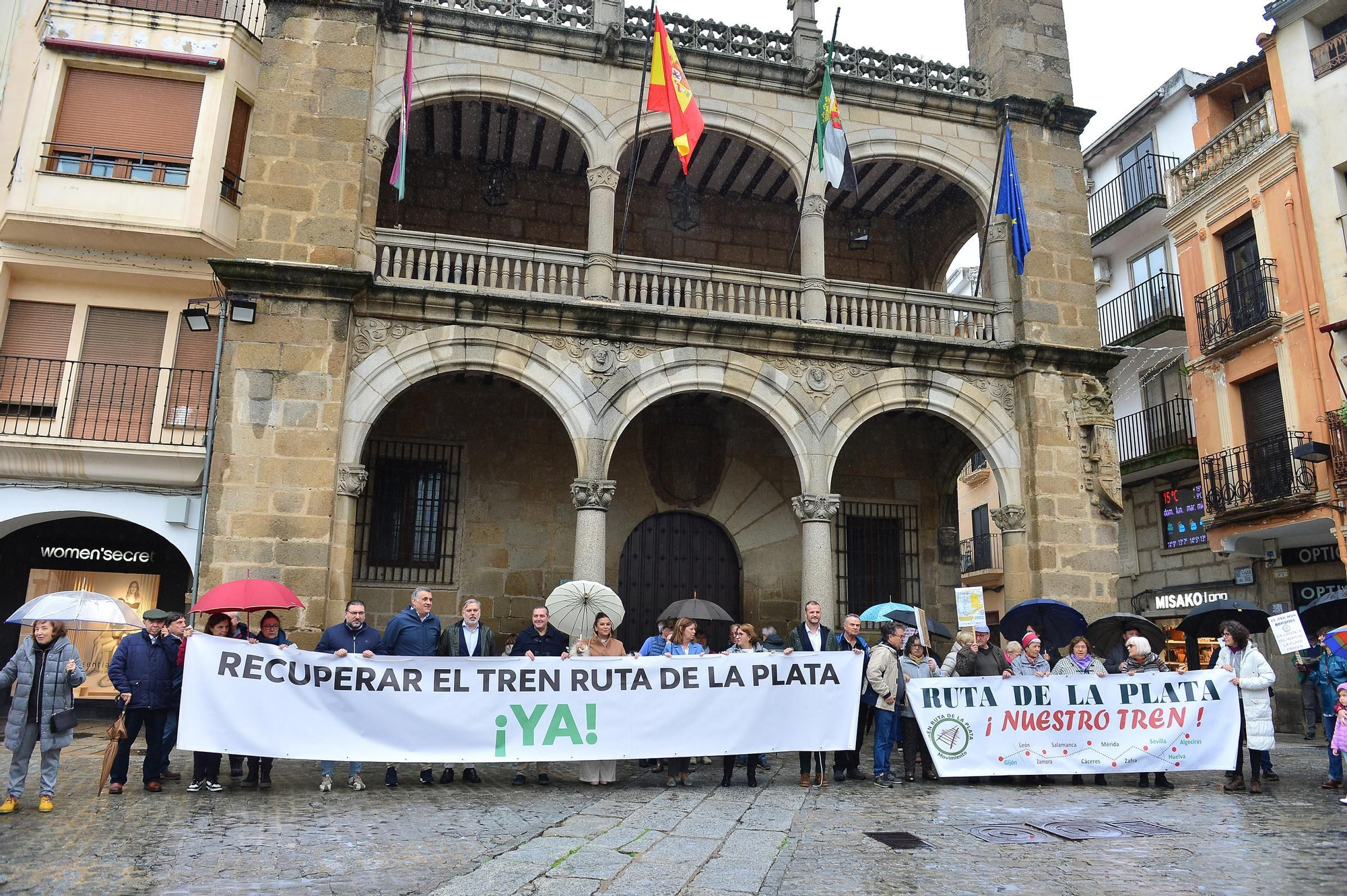 GALERÍA | Así han sido las protestas por el tren Ruta de la Plata en diferentes localidades extremeñas