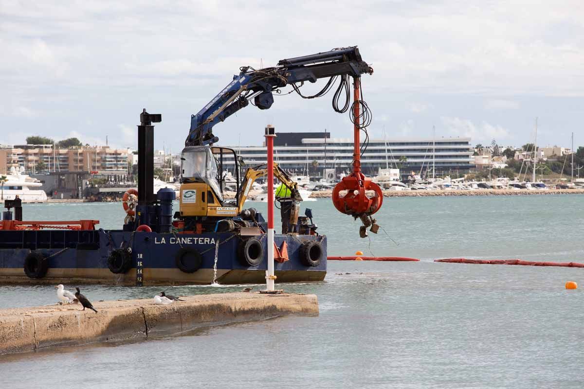 Cambio de pantalanes en el Club Náutico de Ibiza