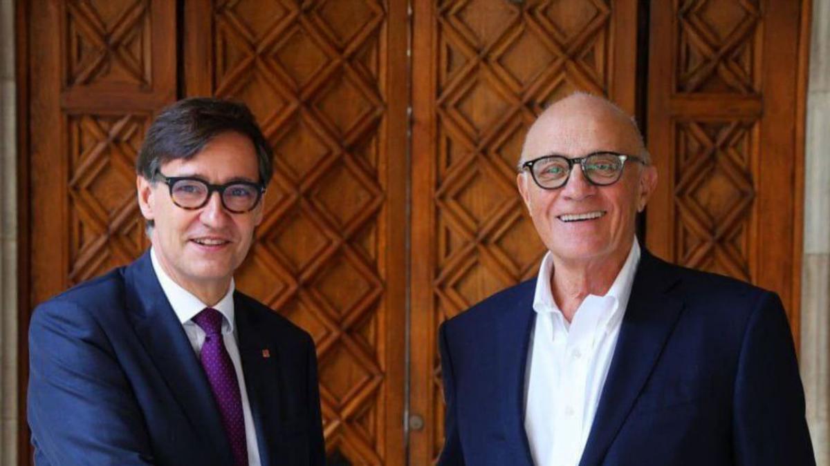 Illa, amb Oliu, president del Sabadell, a qui va rebre ahir al Palau.  | EUROPA PRESS