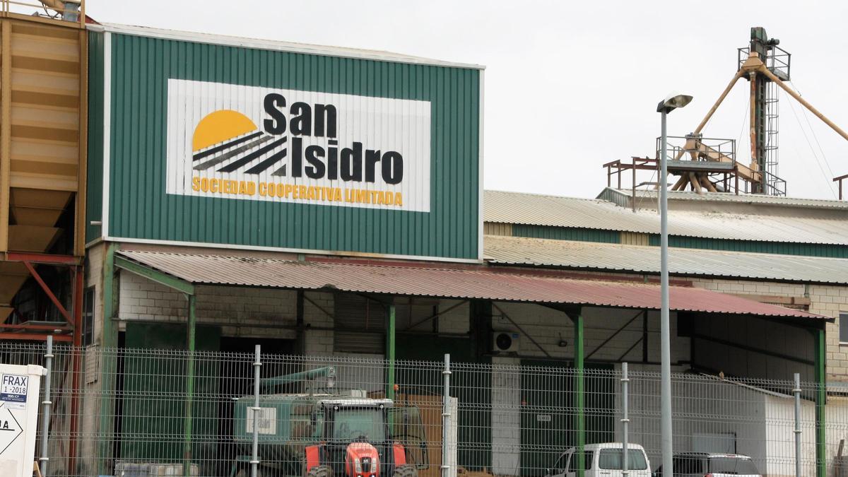 Edificio central de la cooperativa agrícola ganadera San Isidro de Monesterio.