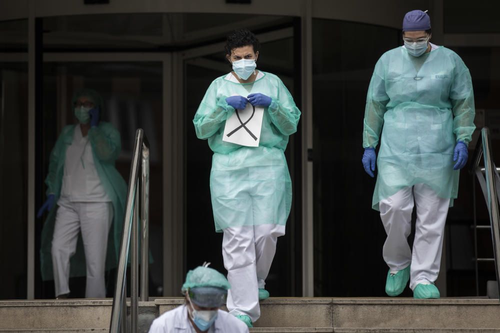 Homenaje a Fina Belenguer, sanitaria fallecida por coronavirus en el Dr. Peset