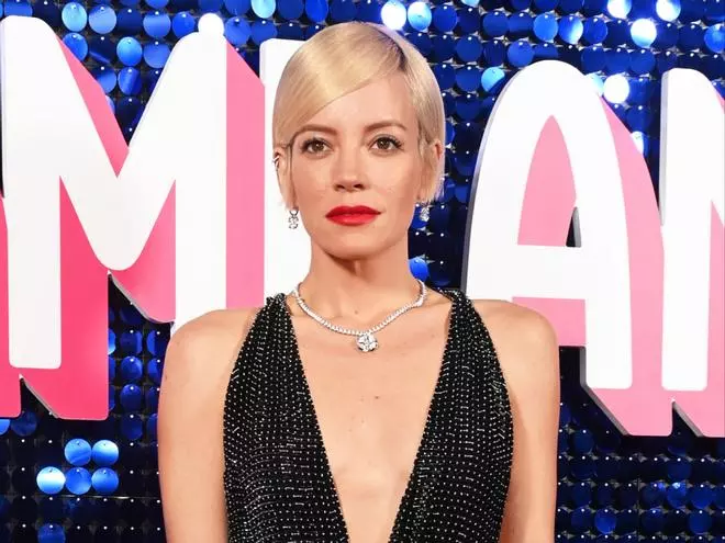 El negocio del siglo: la cantante Lily Allen gana más dinero con su OnlyFans de pies que con la música