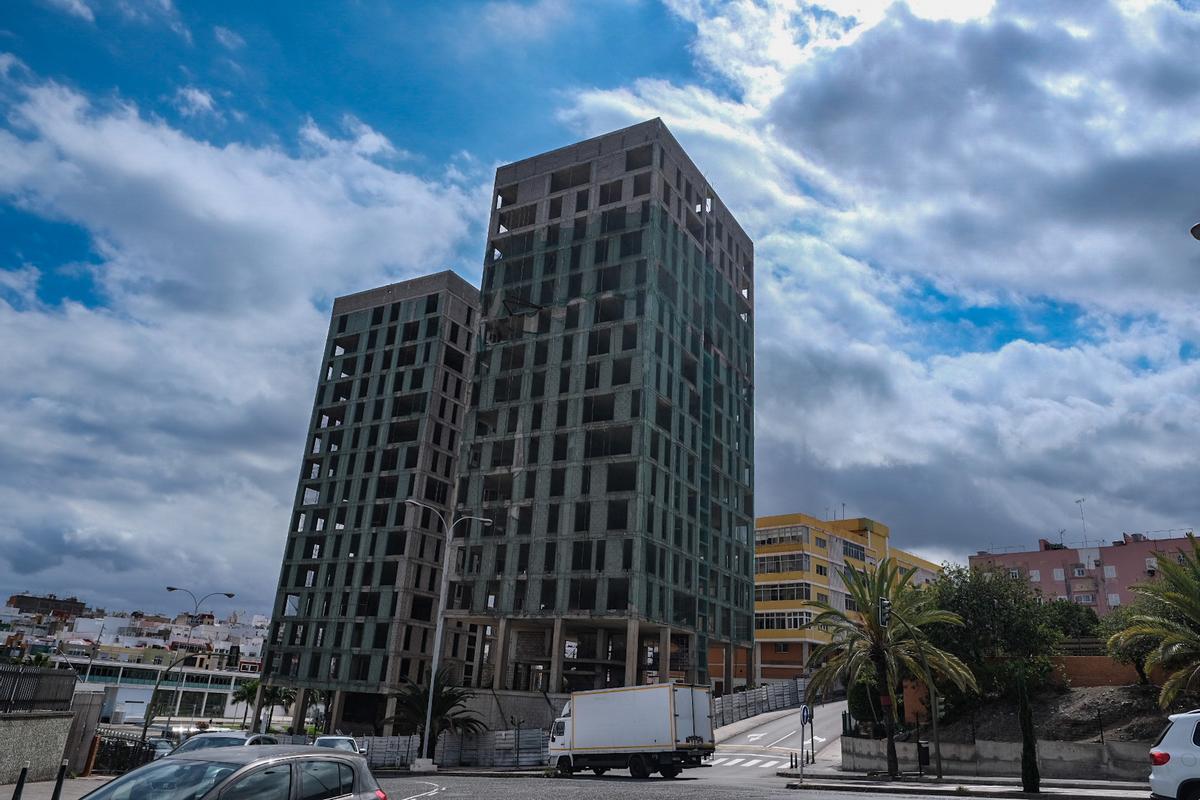 Torres inacabadas del Canódromo, en el barrio de Schamann.
