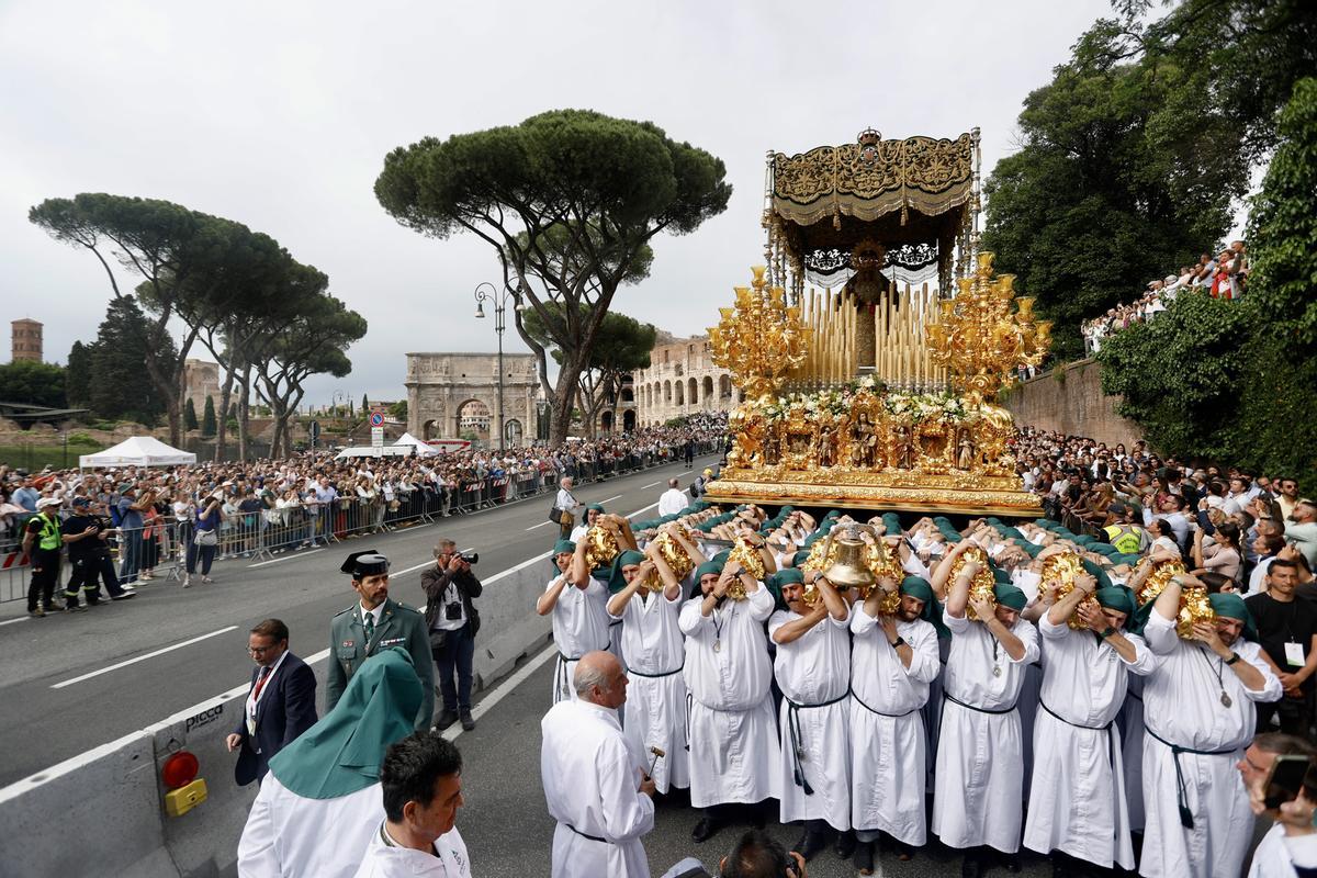 Gran procesión por el Jubileo de las Cofradías, en fotos