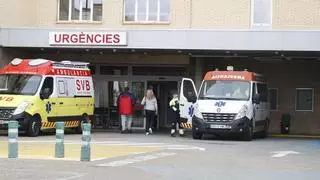 Hospitalizan a una mujer tras un accidente entre dos coches en Castelló