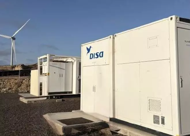 DISA pone en marcha la mayor planta fotovoltaica con baterías de Canarias