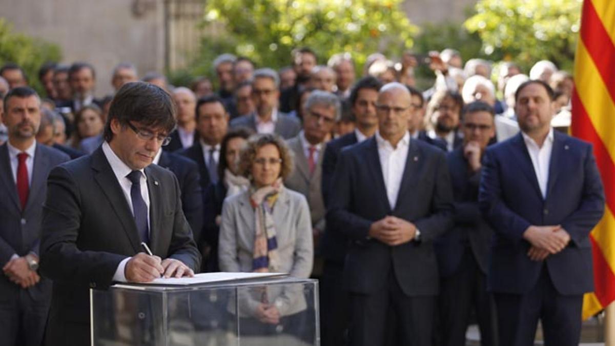 Puigdemont y Junqueras se comprometen con el referéndum