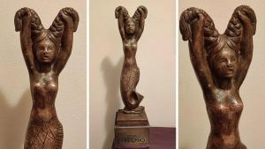 Imagen de la Sirenita de bronce que se otorgó a las segundas clasificadas y que ahora se subasta.