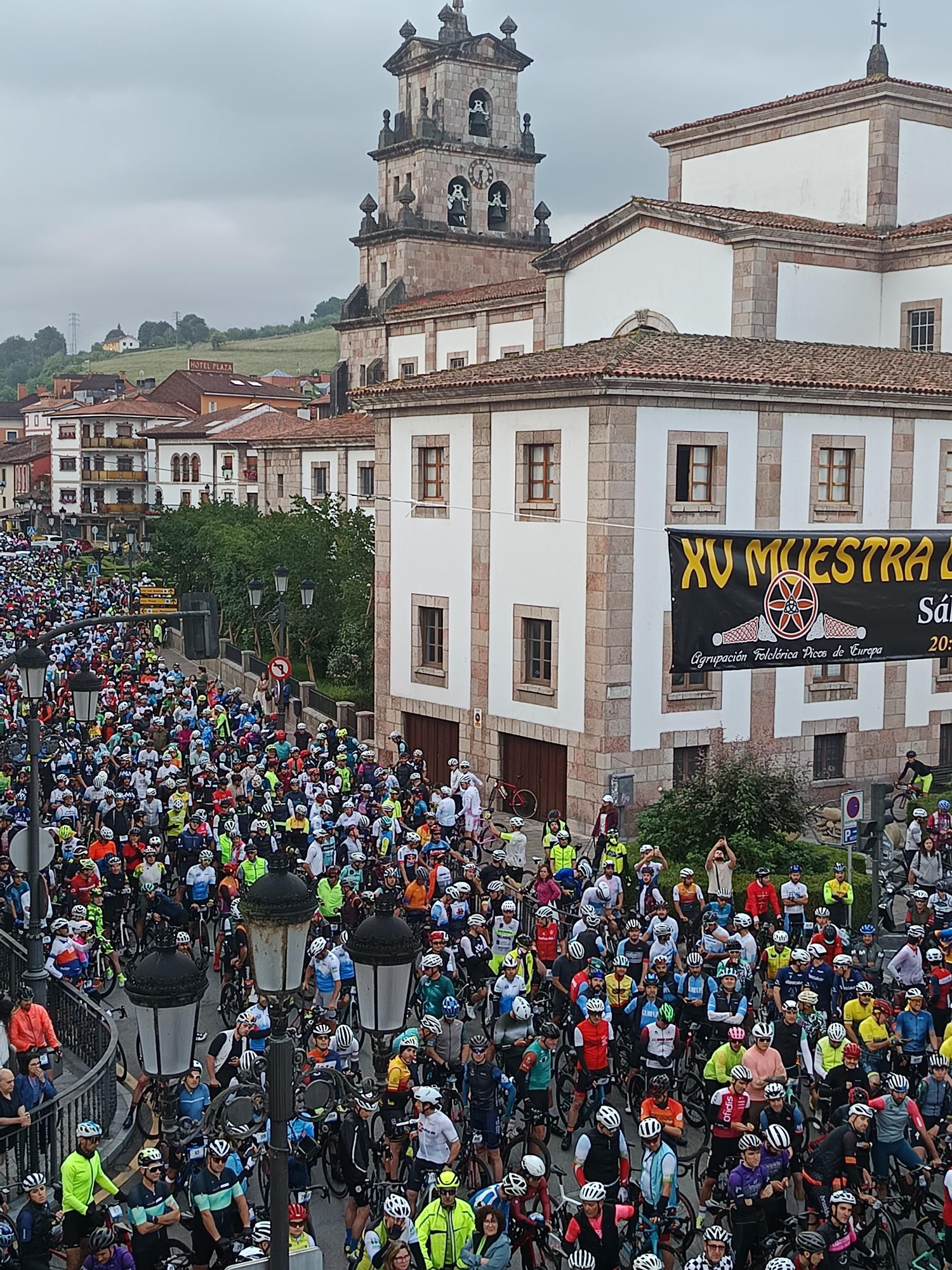 Arranca la Clásica Cicloturista "Lagos de Covadonga"