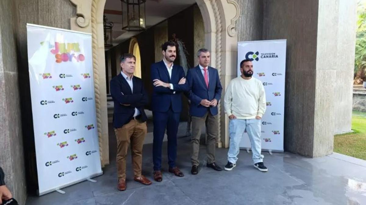 De izquierda a derecha, Ángel Báez, Enrique Gutiérrez, Manuel Domínguez, y Kike Pérez, durante la presentación del programa.