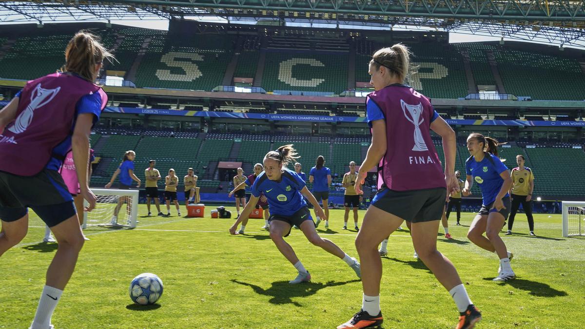 El FC Barcelona femenino durante el entrenamiento de este viernes en Lisbo para disputar mañana la final de la Liga de Campeones femenina contra el Arsenal