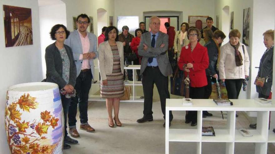 Autoridades e invitados a la apertura del Alcázar, en la sala dedicada a centro de interpretación de Toro. Foto