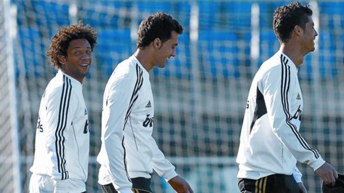 Marcelo, Arbeloa y Ronaldo, en el entrenamiento de ayer del Madrid.