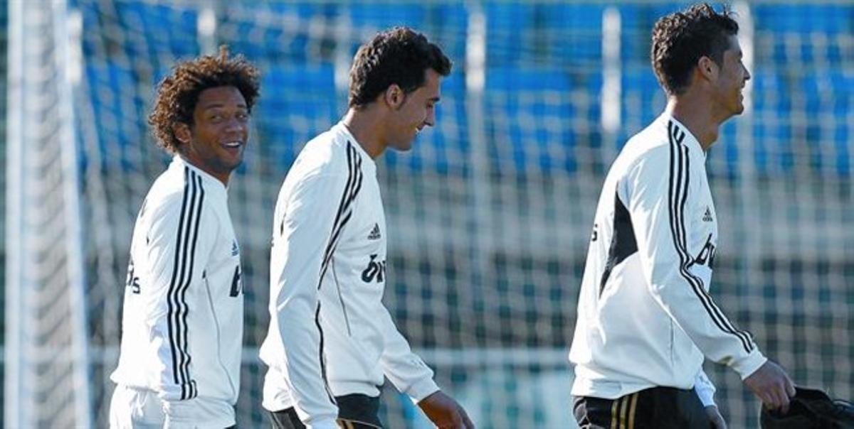 Marcelo, Arbeloa i Ronaldo, en l’entrenamentd’ahir del Madrid.