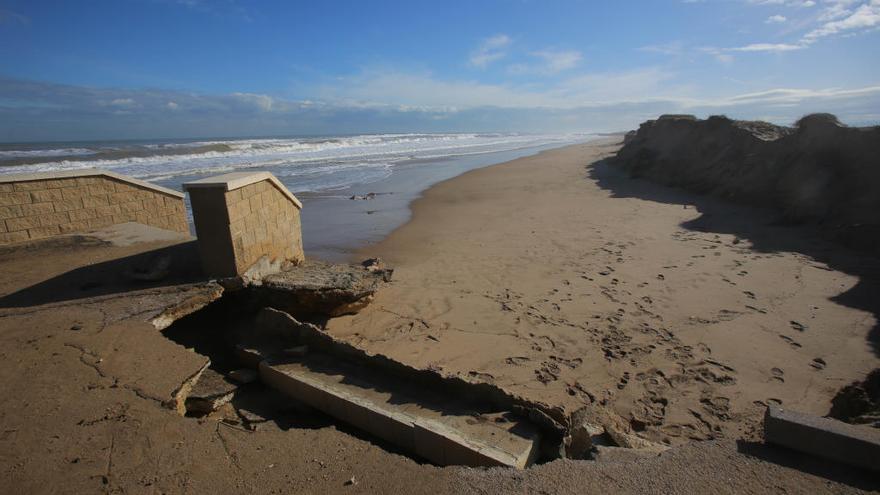 Costas reconstruirá las playas de la Devesa pero advierte de que no pagará la escollera