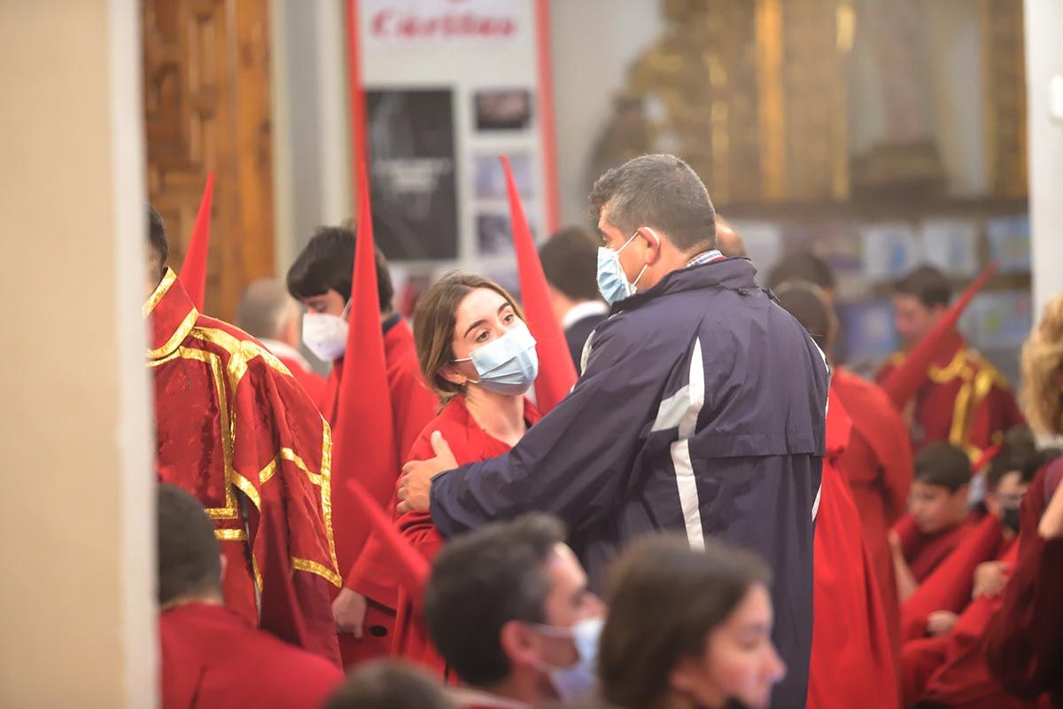 La lluvia impide el desfile procesional de la cofradía del Buen Suceso