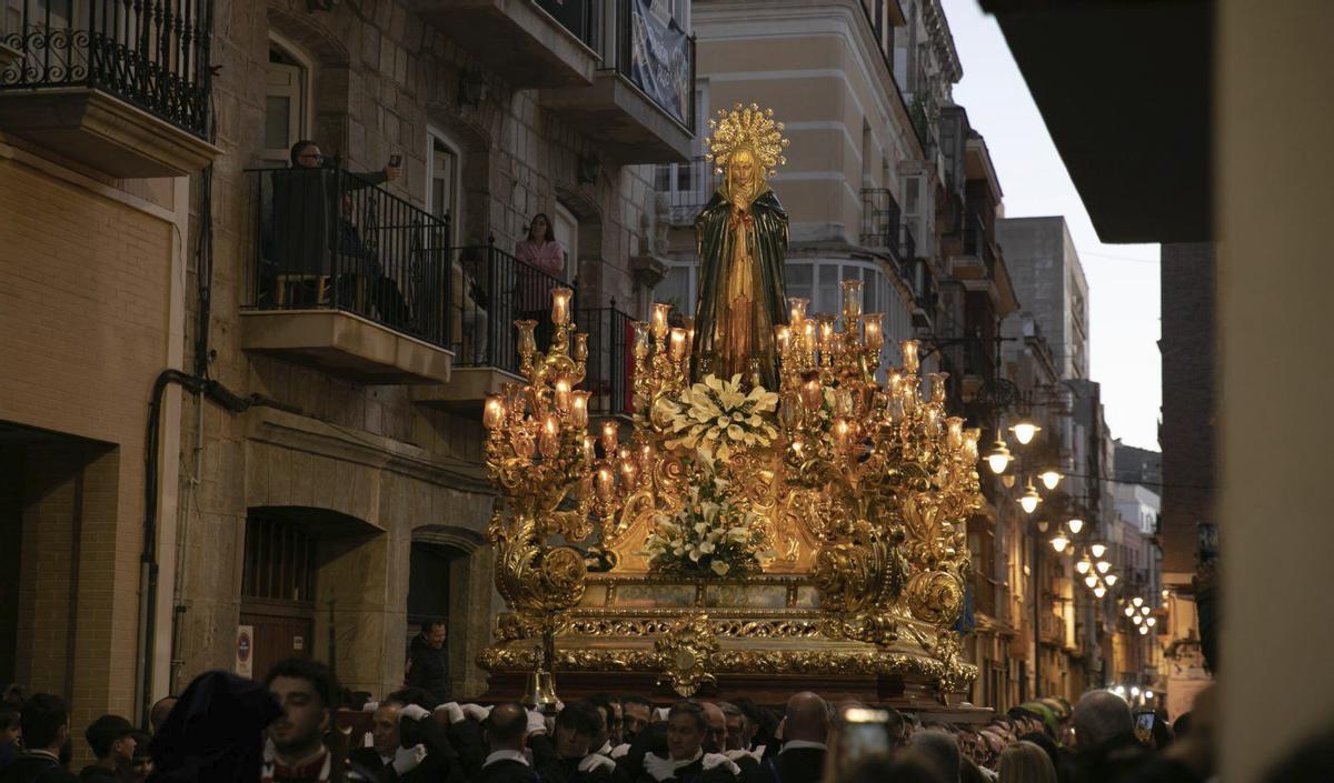 La Soledad de los Pobres cerró las procesiones marrajas de este año. | LOYOLA PÉREZ DE VILLEGAS