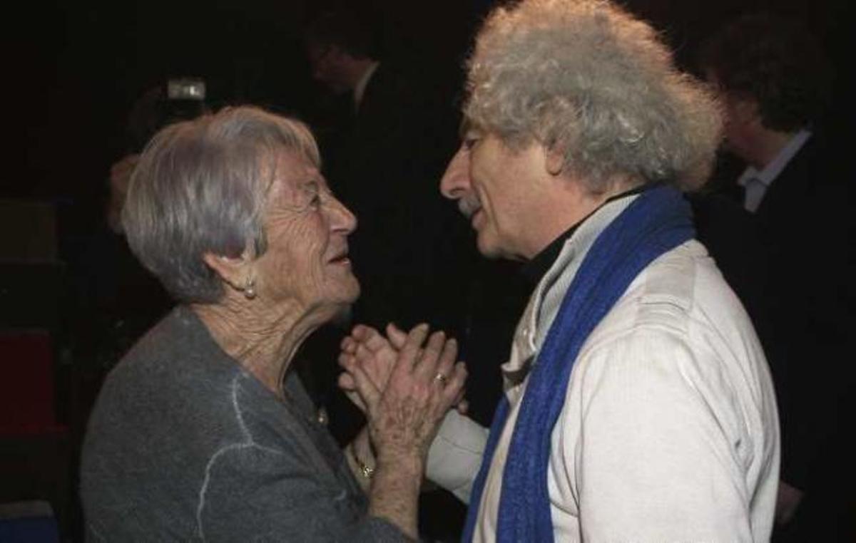 Asunción Balaguer y Rafael Álvarez "El Brujo" conversan durante el acto.