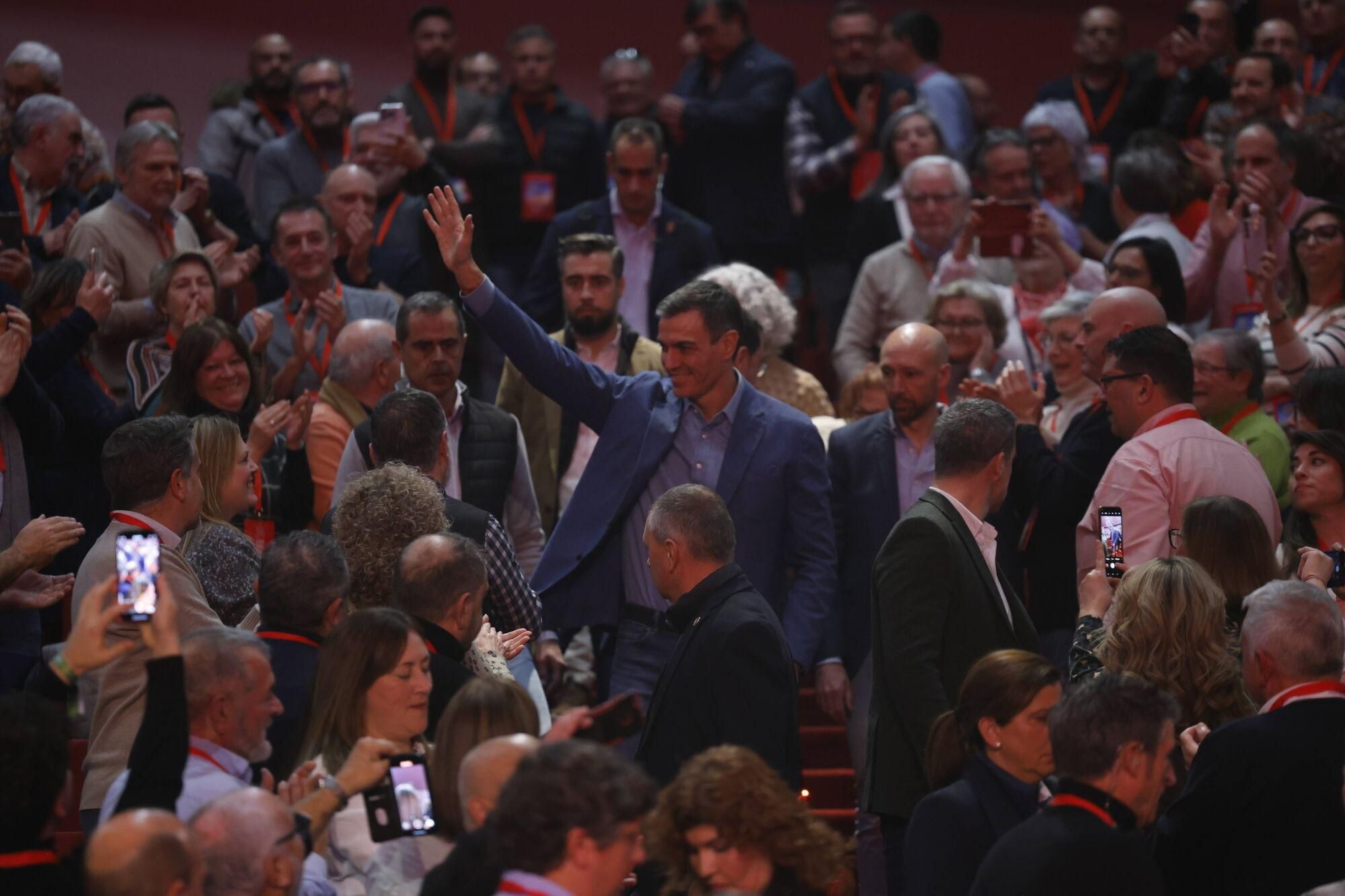 EN IMÁGENES: Pedro Sánchez y Adrián Barbón abren el congreso del PSOE asturiano