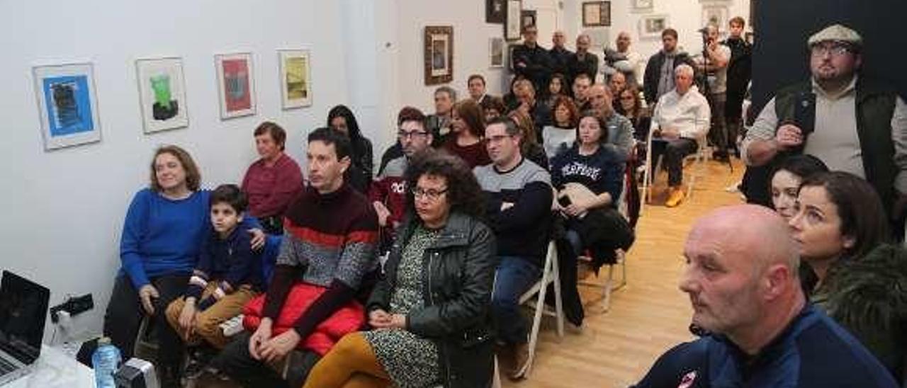 Presentación del libro de fotos nocturnas, en Galería Besada. // Muñiz