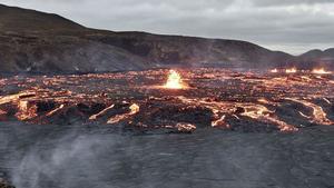 El volcán Fagradalsfjall, en el valle de Geldingardelur, al suroeste de la isla, cerca de Reikiavik.