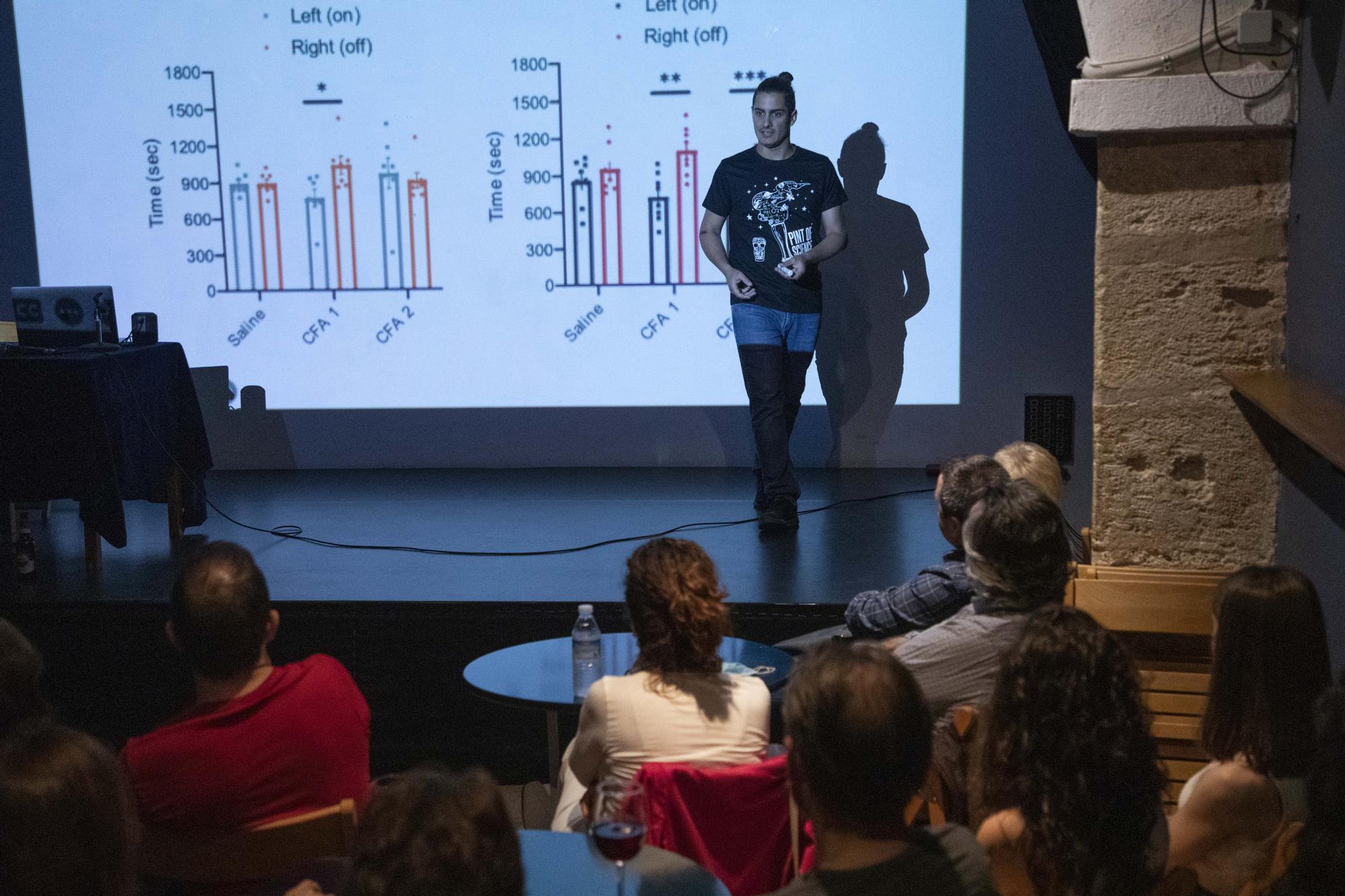 De copas por la ciencia en los bares de València