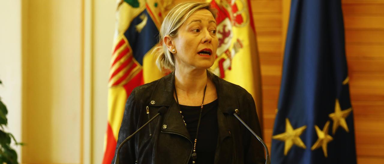 Marta Gastón, consejera de Economía y presidenta de Aramon, en la firma del convenio entre la DGA, la DPH, Aramon y Astún.