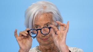 Archivo - 30 April 2026, Hesse, Frankfurt/M.: Christine Lagarde, President of the European Central Bank (ECB), arrives at the press conference after the ECB Governing Council meeting. Photo: Florian Wiegand/dpa