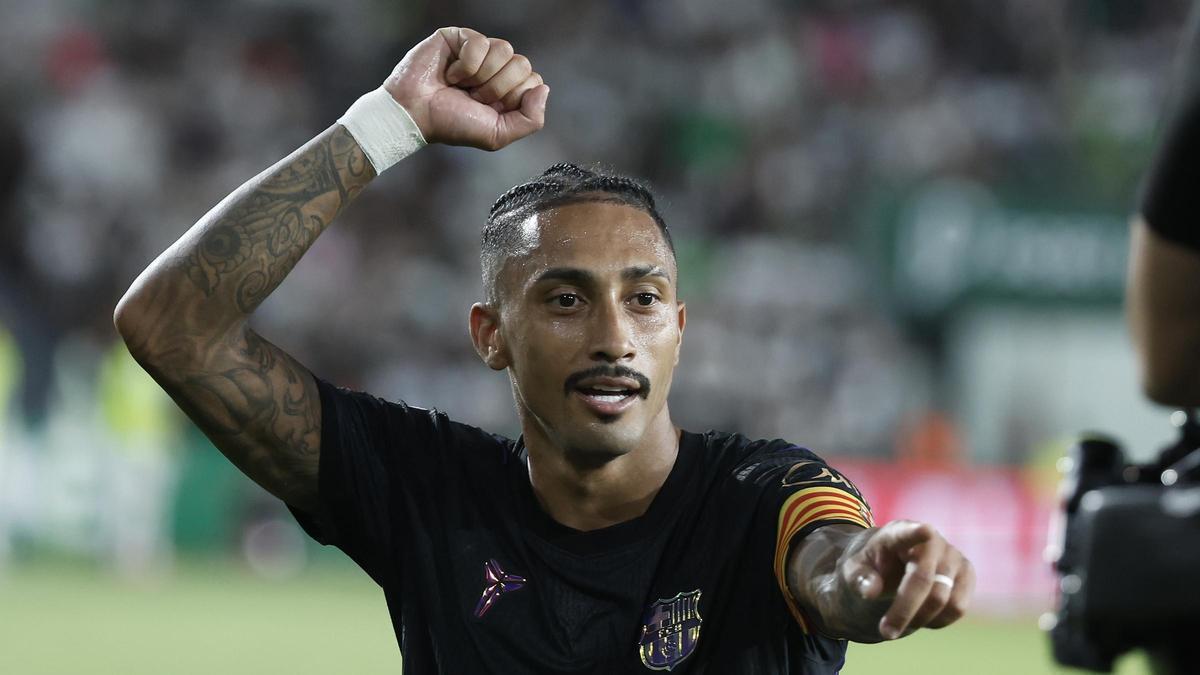 Raphinha celebrant el segon dels seus dos gols davant l'Elx