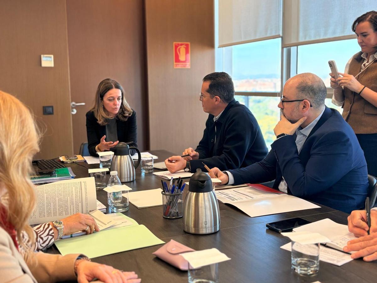 El alcalde y el edil de Urbanismo con la conselleria de Justicia, en la reunión mantenida en València