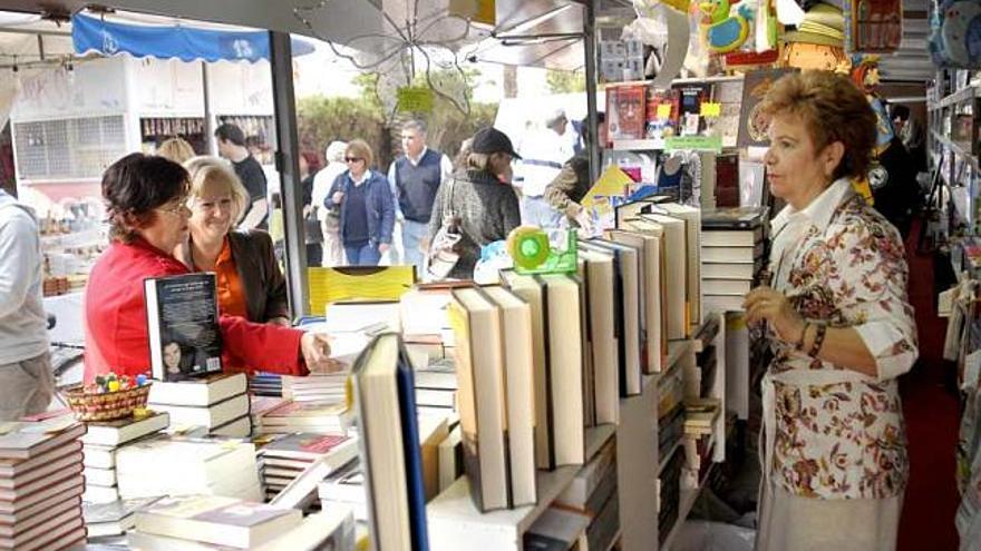 Torrevieja disfruta de su Feria del Libro