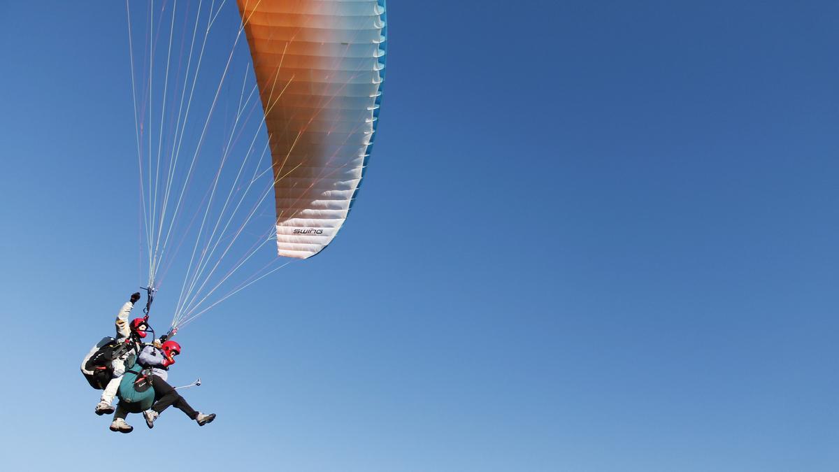 Imagen de archivo de un encuentro de parapente en la provincia de Cáceres.