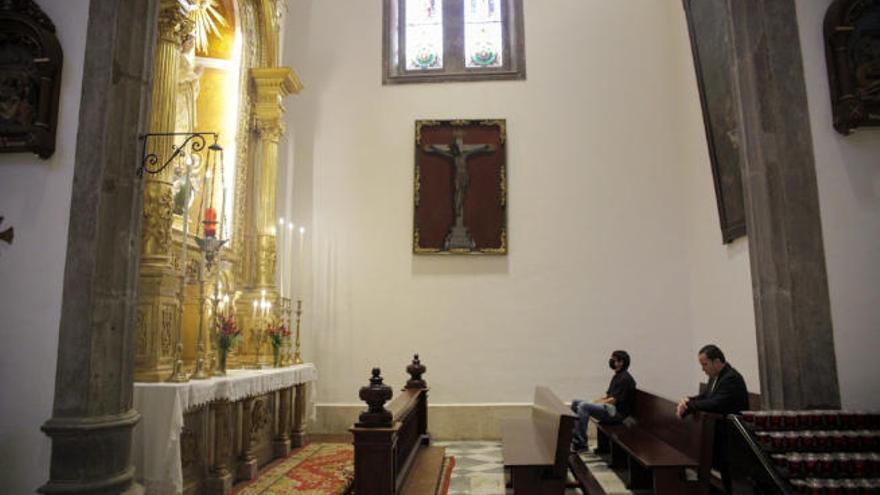 Aspecto del sobrio monumento que se instaló anoche en la Catedral de La Laguna.