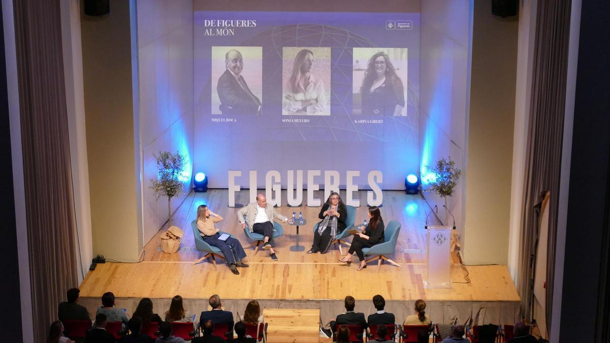 La primera edició de la jornada 'De Figueres al món' atrau més d'un centenar de joves.
