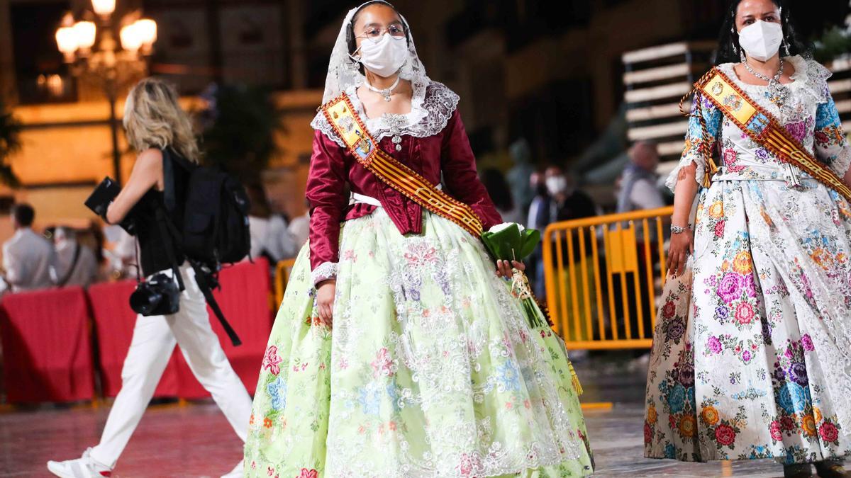 Búscate en el primer día de la ofrenda por la Calle Caballeros de las 21:00 a las 22:00