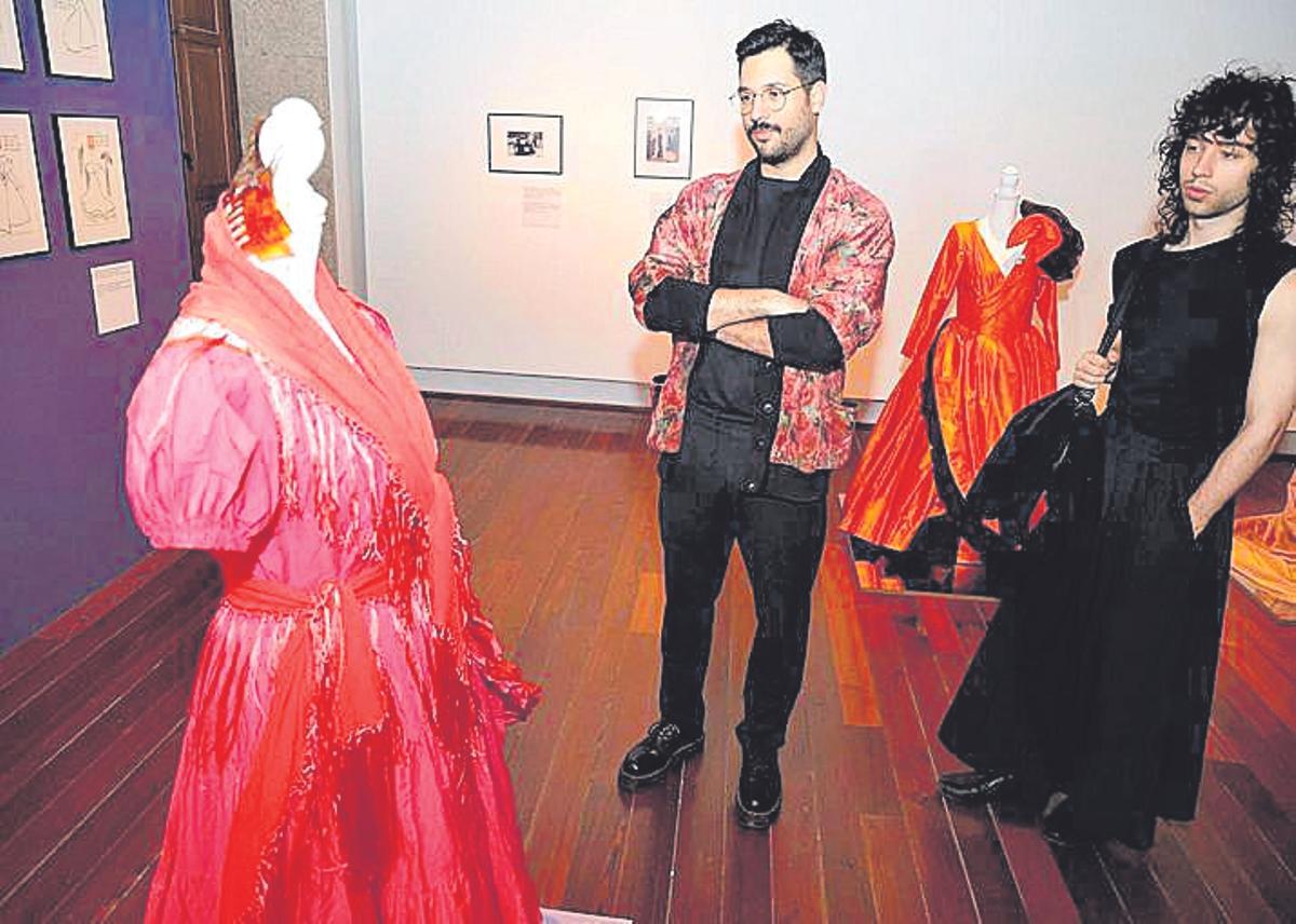 Visitantes de la muestra sobreTeresa Berganza