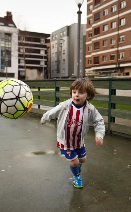 Alex Devesa Alvarado, el niño de 3 años que sabe toda la alineación del Sporting