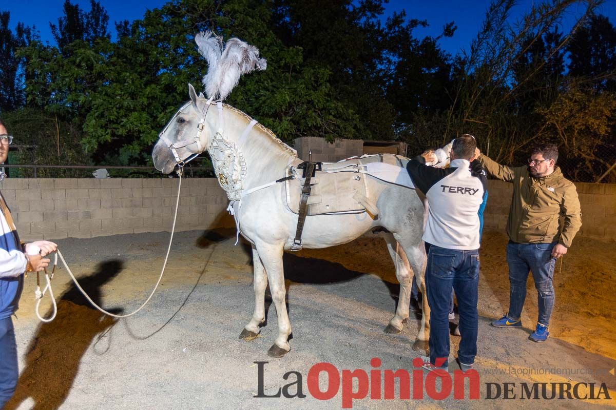 Vestir a un caballo del vino en la mañana del dos de mayo