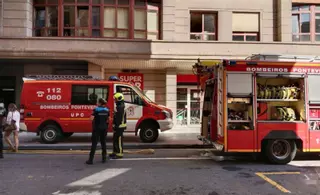 Susto en la calle Antón Fraguas por un fuego en la terraza de un ático