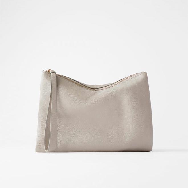 Bolso de mano sobre en piel personalizable, de Zara