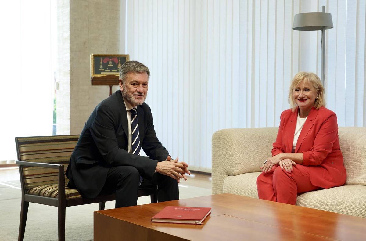 Reunión entre el presidente de las Cortes y Leticia García