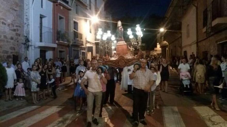 Procesión durante las fiestas patronales.