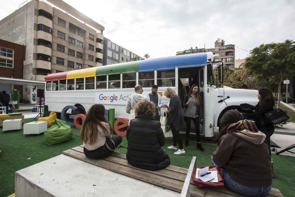 Presentación de Google Actívate en la plaza Séneca de Alicante