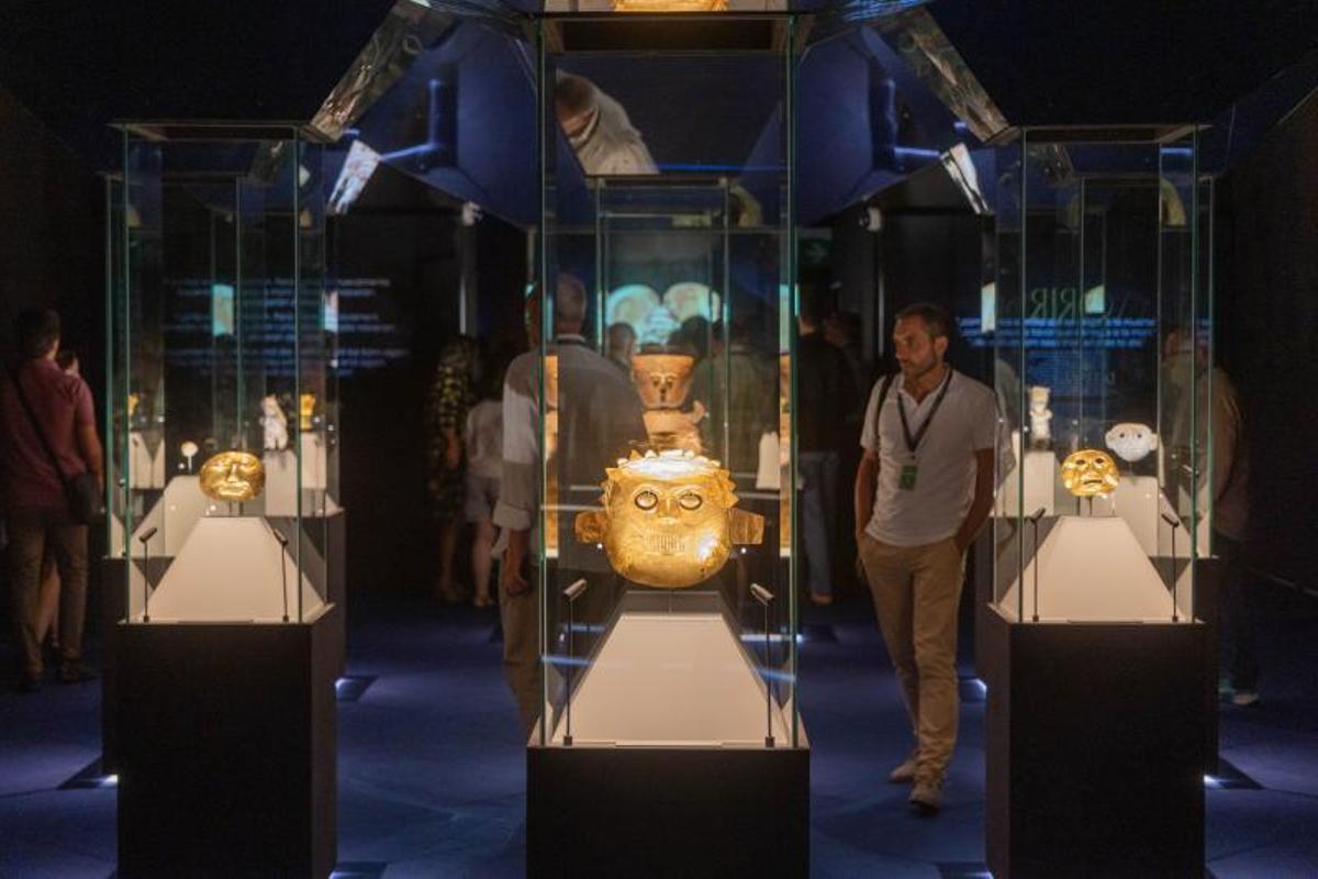 Máscaras y urnas funerarias que celebran la muerte como parte de la renovación del mundo