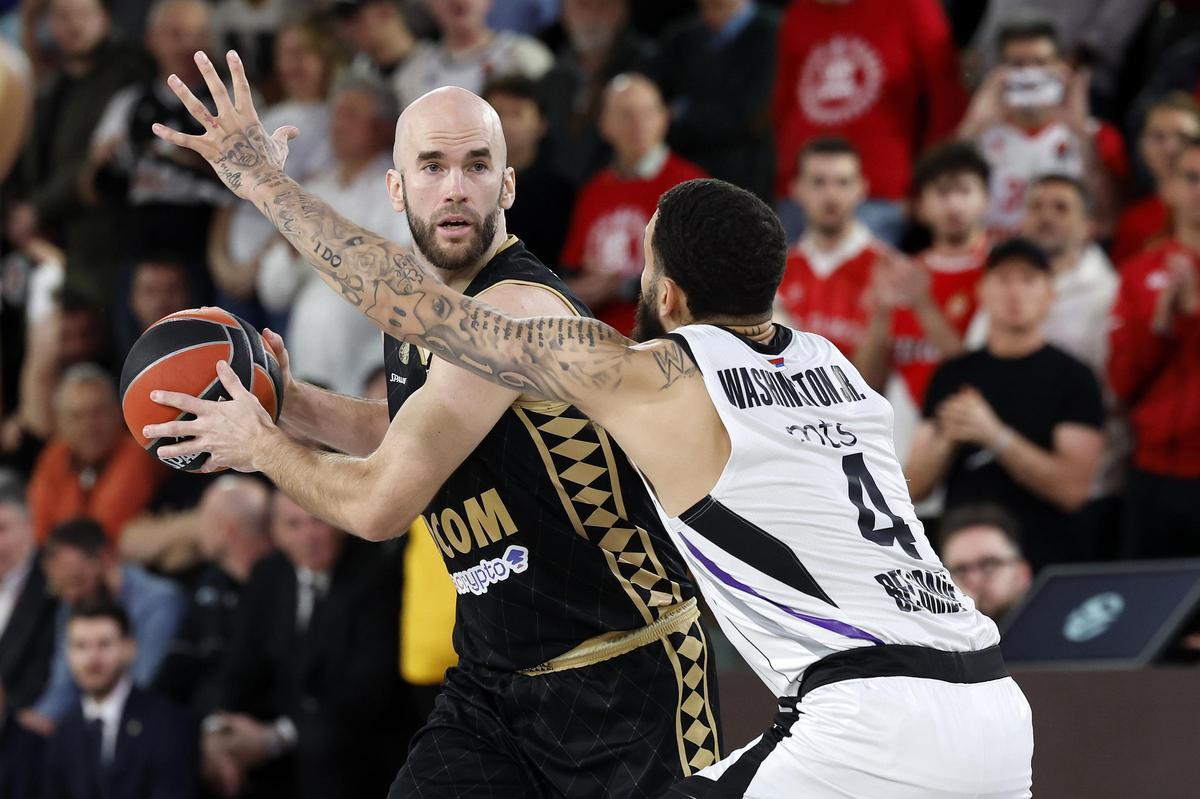 El veterano base apenas ha podido ayudar a su nuevo equipo en Europa