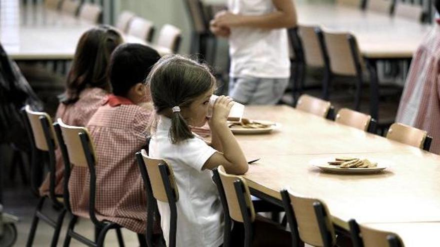 El comienzo del curso pone a prueba el nuevo servicio de comedores escolares