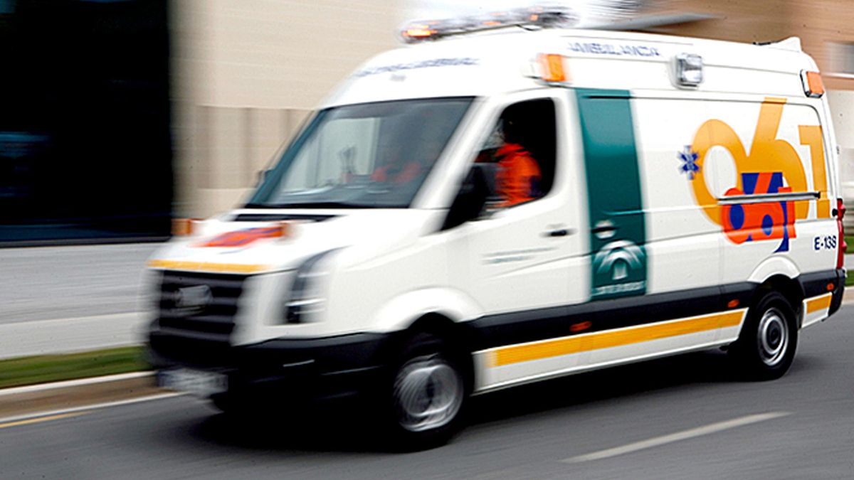 Una ambulancia del 061.