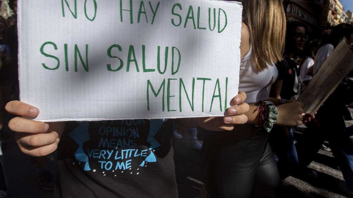 Una manifestación de jóvenes reclamando más atención a la salud mental