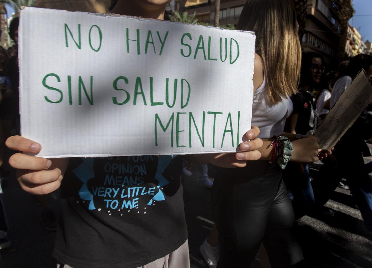 Una manifestación de jóvenes reclamando más atención a la salud mental